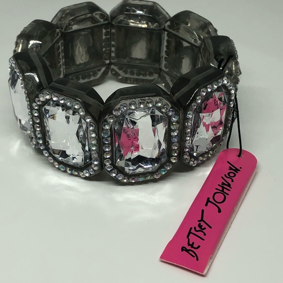 Betsey Johnson Jewelry - Betsey Johnson Stretch Bracelet Betsey Johnson Jewelry - Betsey Johnson Stretch Bracelet